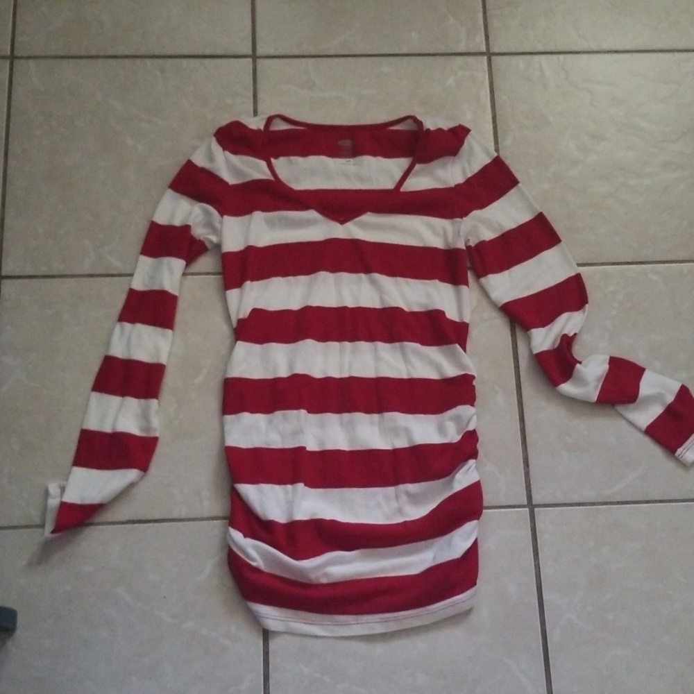 Small Old Navy Maternity Longsleeve Shirt